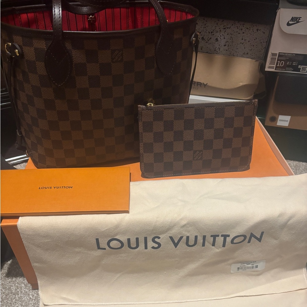 Louis Vuitton Brown Damier Wallet Iconic Design - Picture 4 of 5